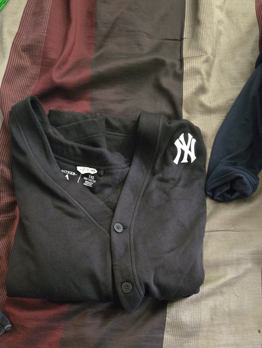 Yankee - Antigua Black V‑Neck Button Cardigan with White NY Logo